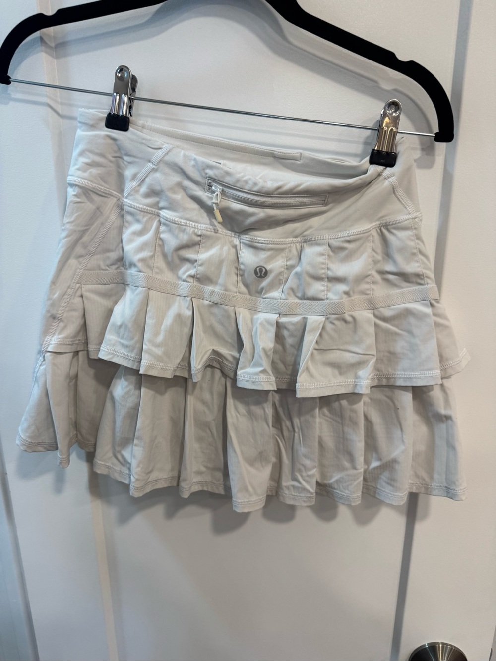 Lululemon white Pacesetter Skort Black Size 2 Straight Front/Ruffle